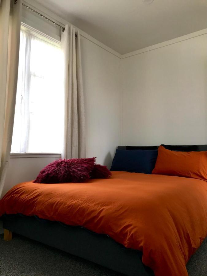 Bright & Comfy Stay In Newly Renovated Home With Parking Auckland Exterior photo