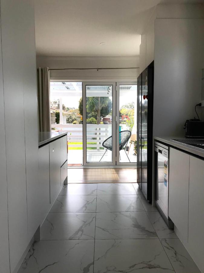 Bright & Comfy Stay In Newly Renovated Home With Parking Auckland Exterior photo