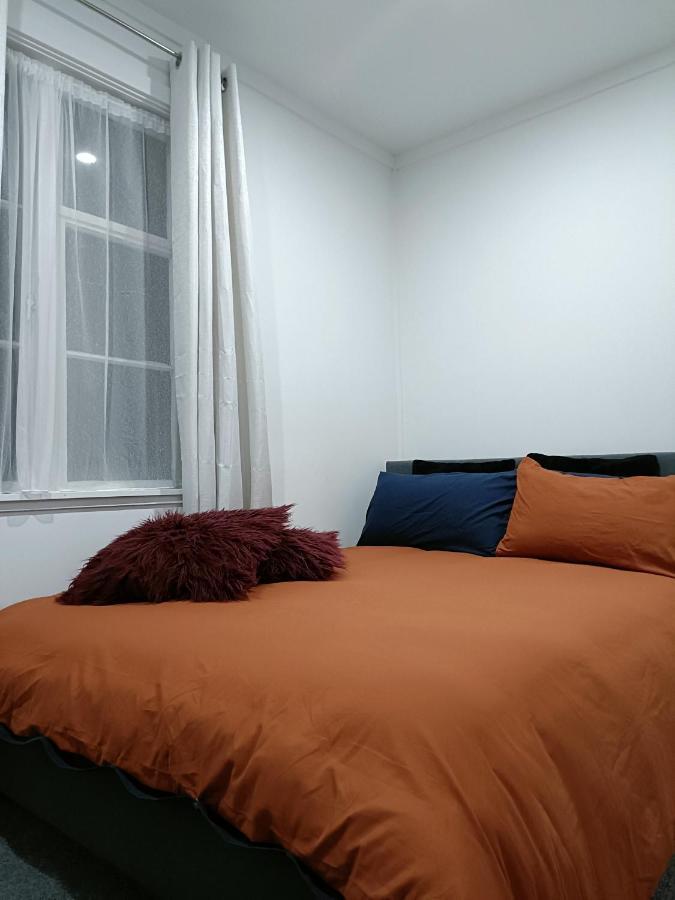 Bright & Comfy Stay In Newly Renovated Home With Parking Auckland Exterior photo