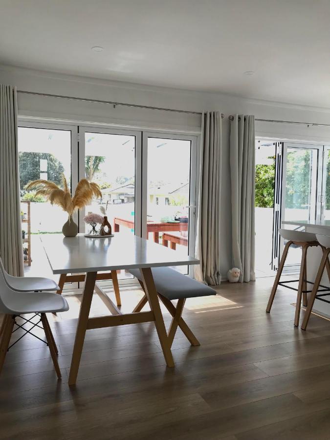 Bright & Comfy Stay In Newly Renovated Home With Parking Auckland Exterior photo