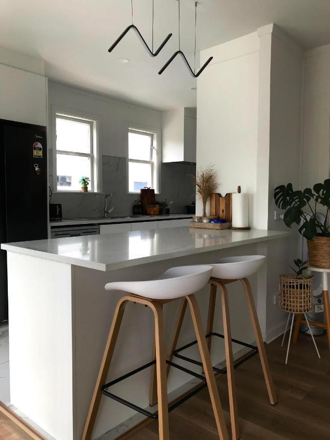 Bright & Comfy Stay In Newly Renovated Home With Parking Auckland Exterior photo