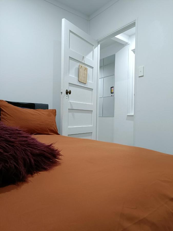 Bright & Comfy Stay In Newly Renovated Home With Parking Auckland Exterior photo