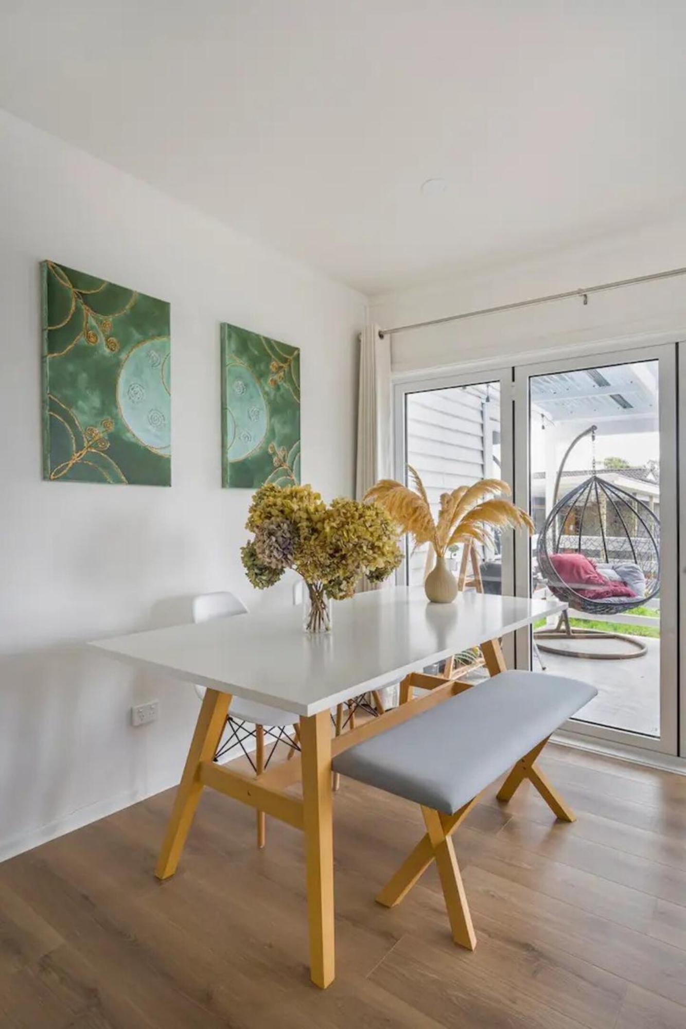 Bright & Comfy Stay In Newly Renovated Home With Parking Auckland Exterior photo